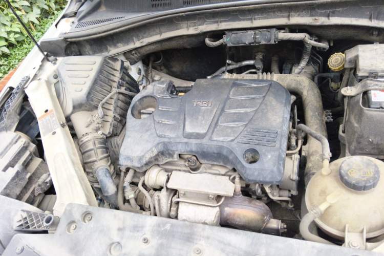 Used Roewe RX5 2018 20T Two-Wheel Drive Manual Internet Smart Edition Engine Bay Right