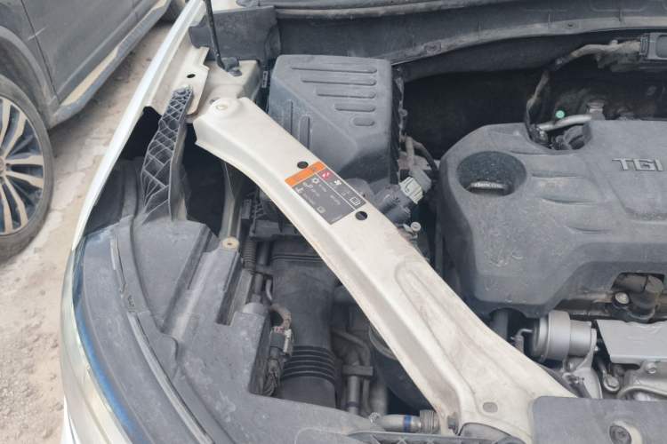 Used Roewe RX5 2018 20T Two-Wheel Drive Automatic Flagship Edition Engine Bay Right