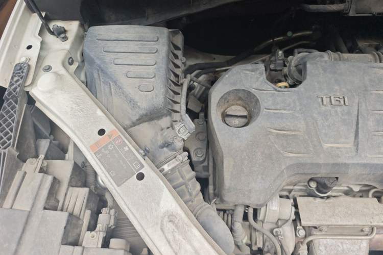 Used Roewe RX5 2018 20T Two-Wheel Drive Manual Internet Elite Edition Engine Bay Right