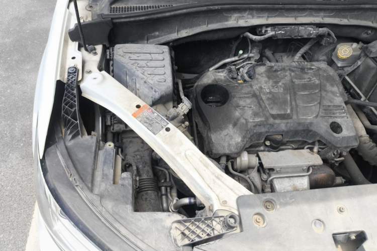 Used Roewe RX5 2018 20T Two-Wheel Drive Manual Flagship Edition Engine Bay Right