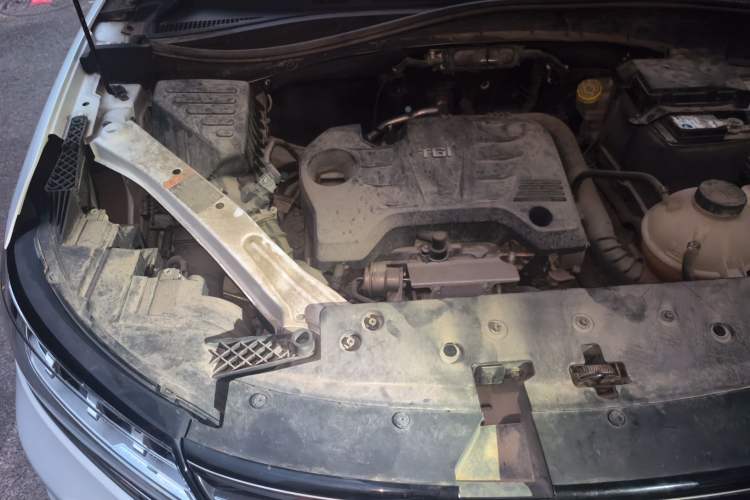 Used Roewe RX5 2018 20T Two-Wheel Drive Manual Internet Elite Edition Engine Bay Right