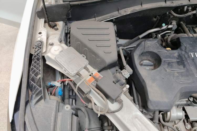 Used Roewe RX5 2018 20T Two-Wheel Drive Automatic Flagship Edition Engine Bay Right