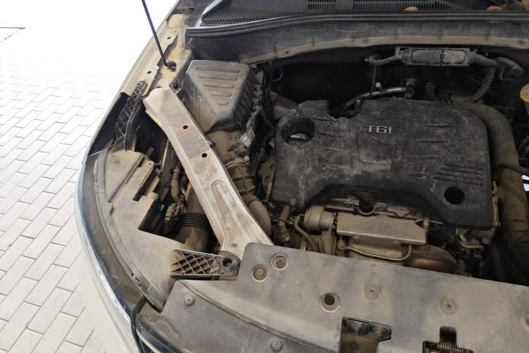 Used Roewe RX5 2018 20T Two-Wheel Drive Automatic Internet Smart Edition Engine Bay Right