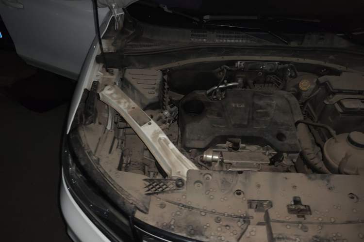 Used Roewe RX5 2018 20T Two-Wheel Drive Manual Flagship Edition Engine Bay Right