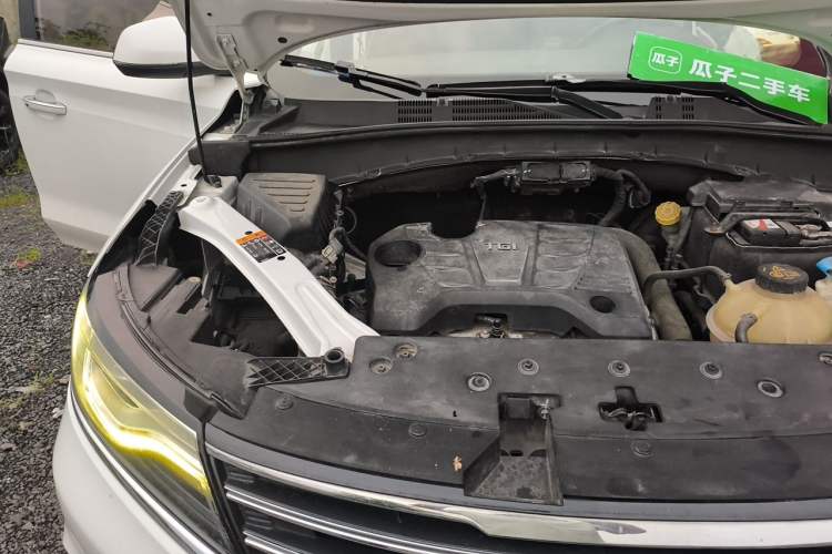 Used Roewe RX5 2018 20T Two-Wheel Drive Automatic Internet Smart Edition Engine Bay Right