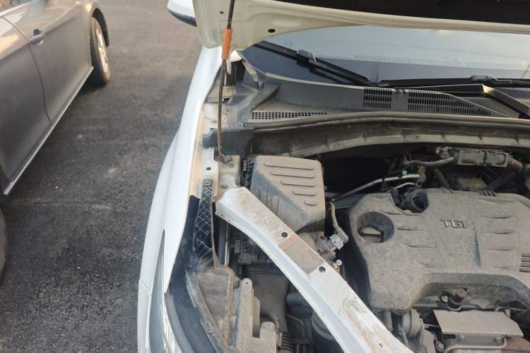 Used Roewe RX5 2018 20T Two-Wheel Drive Automatic Flagship Edition Engine Bay Right