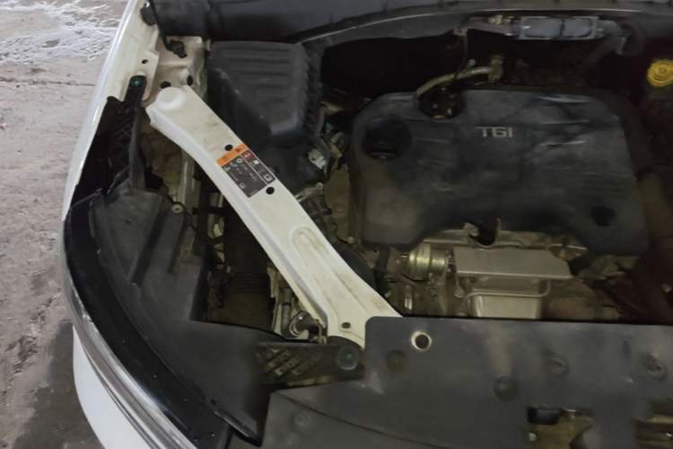 Used Roewe RX5 2018 20T Two-Wheel Drive Manual Flagship Edition Engine Bay Right