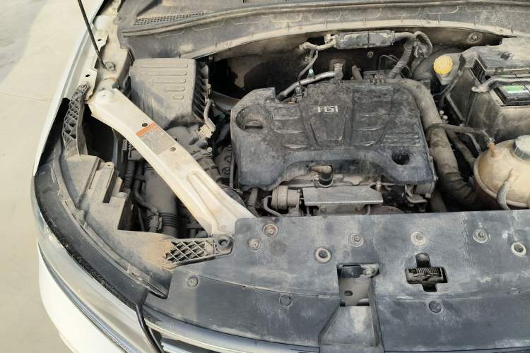 Used Roewe RX5 2018 20T Two-Wheel Drive Automatic Flagship Edition Engine Bay Right