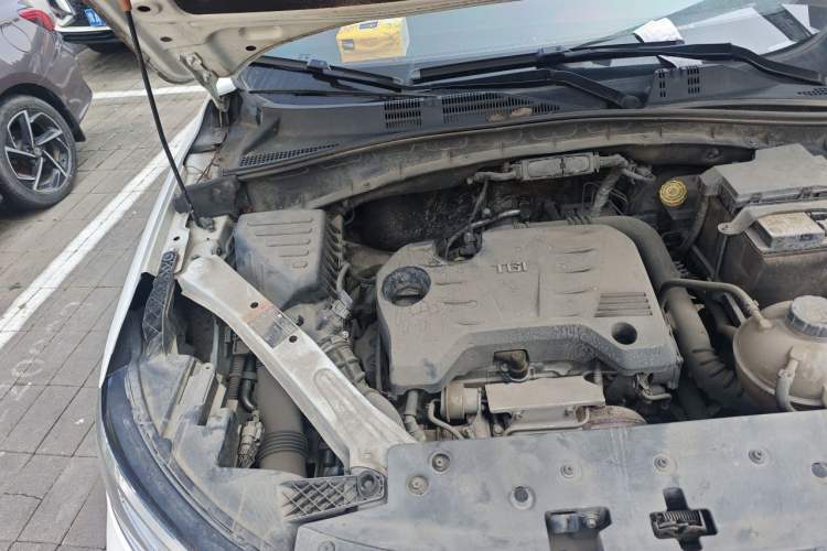 Used Roewe RX5 2018 20T Two-Wheel Drive Manual Flagship Edition Engine Bay Right