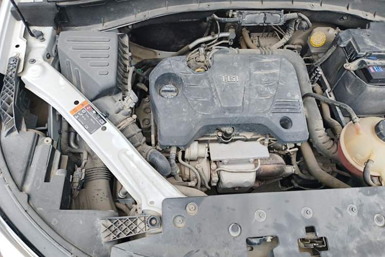 Used Roewe RX5 2018 20T Two-Wheel Drive Automatic Flagship Edition Engine Bay Right