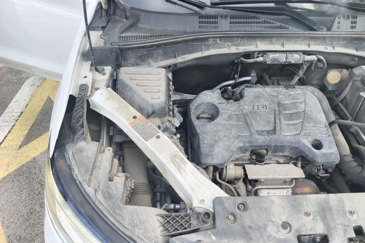 Used Roewe RX5 2018 20T Two-Wheel Drive Manual Flagship Edition Engine Bay Right