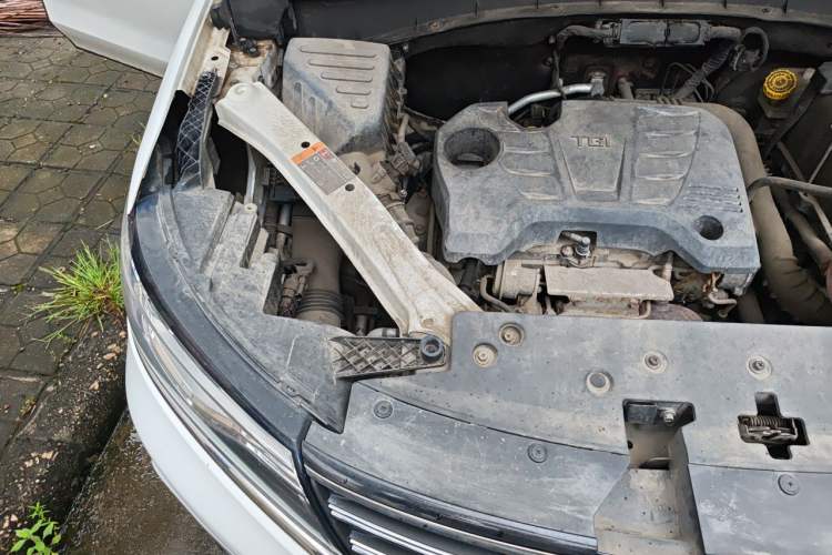 Used Roewe RX5 2018 20T Two-Wheel Drive Manual Flagship Edition Engine Bay Right