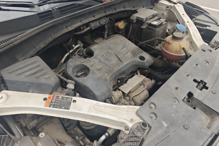 Used Roewe RX5 2018 20T Two-Wheel Drive Automatic Flagship Edition Engine Bay Right