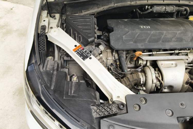 Used Roewe RX5 2018 30T Two-Wheel Drive Automatic Internet Platinum Edition Engine Bay Right