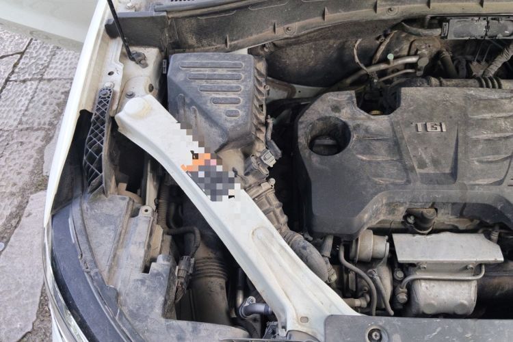 Used Roewe RX5 2018 20T Two-Wheel Drive Manual Internet Smart Edition Engine Bay Right