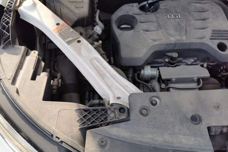 Used Roewe RX5 2018 20T Two-Wheel Drive Automatic Flagship Edition Engine Bay Right