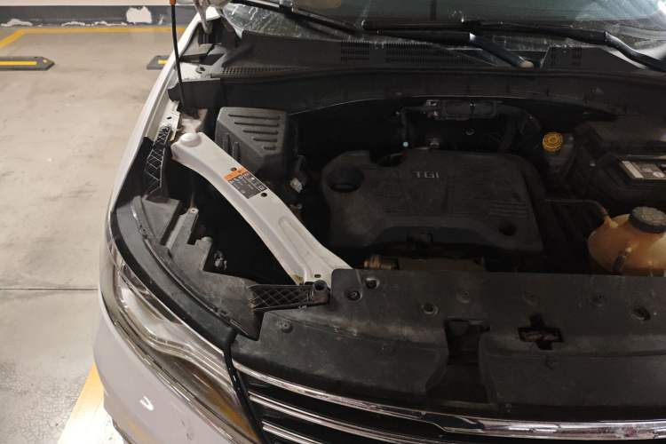 Used Roewe RX5 2018 20T Two-Wheel Drive Manual Flagship Edition Engine Bay Right