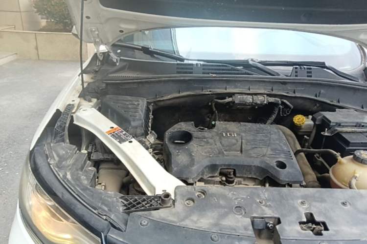 Used Roewe RX5 2018 20T Two-Wheel Drive Automatic Flagship Edition Engine Bay Right