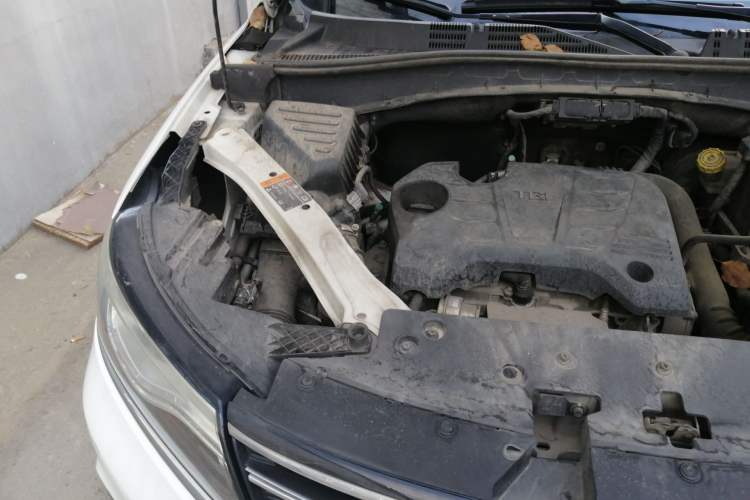 Used Roewe RX5 2018 20T Two-Wheel Drive Manual Internet Smart Edition Engine Bay Right