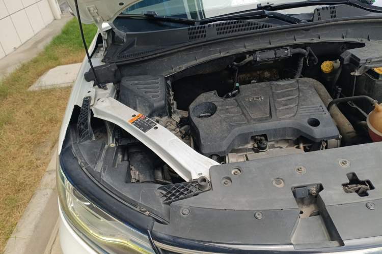 Used Roewe RX5 2018 20T Two-Wheel Drive Automatic Flagship Edition Engine Bay Right