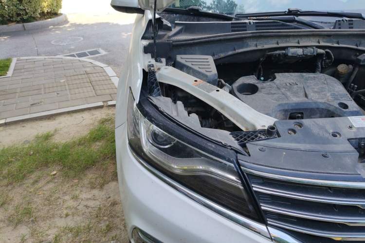 Used Roewe RX5 2018 20T Two-Wheel Drive Automatic Internet Smart Edition Engine Bay Right