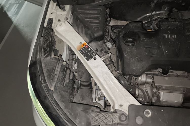 Used Roewe RX5 2018 20T Two-Wheel Drive Manual Flagship Edition Engine Bay Right