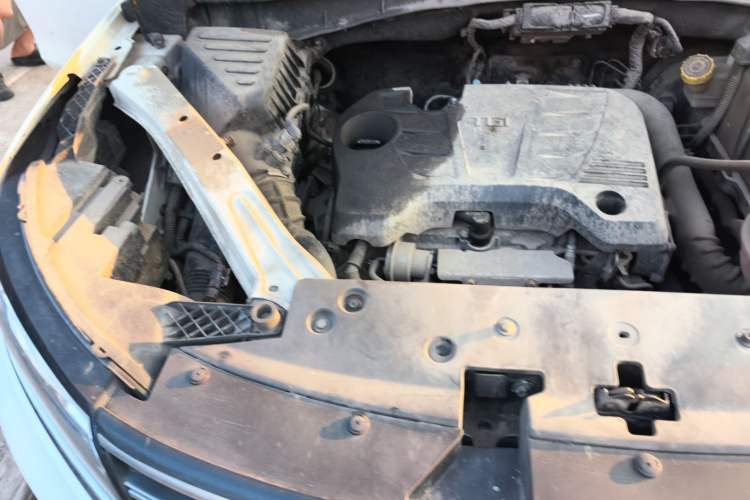 Used Roewe RX5 2018 20T Two-Wheel Drive Manual Flagship Edition Engine Bay Right