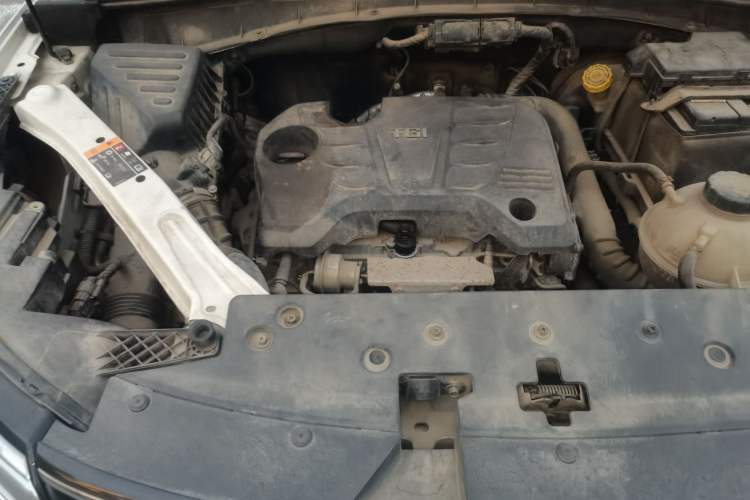 Used Roewe RX5 2018 20T Two-Wheel Drive Manual Flagship Edition Engine Bay Right