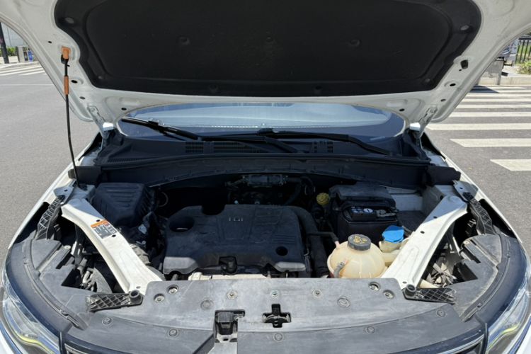 Used Roewe RX5 2018 20T Two-Wheel Drive Automatic Internet Smart Edition Engine Bay