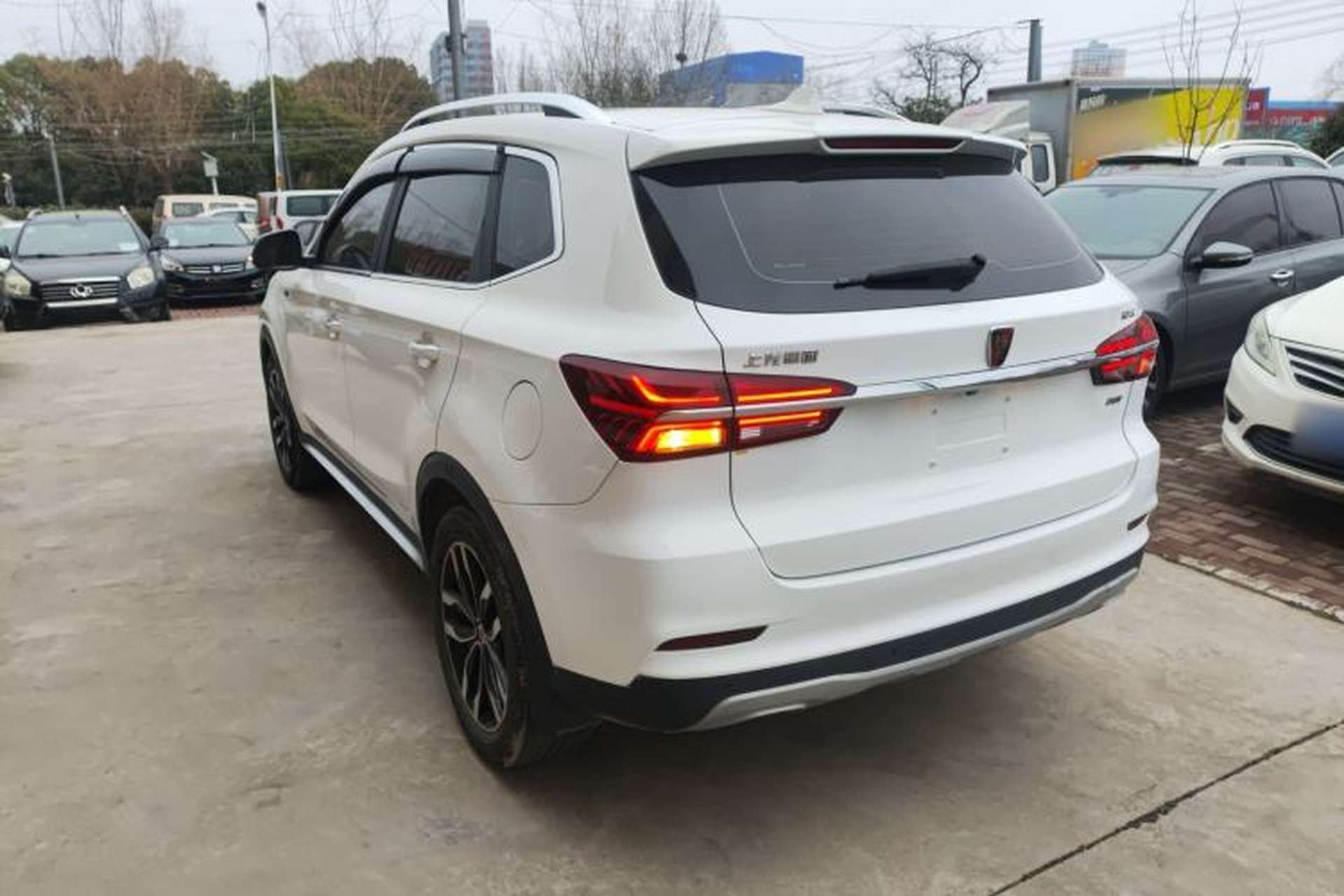 Used Roewe RX5 2018 20T Two-Wheel Drive Manual Internet Smart Edition Exterior 2
