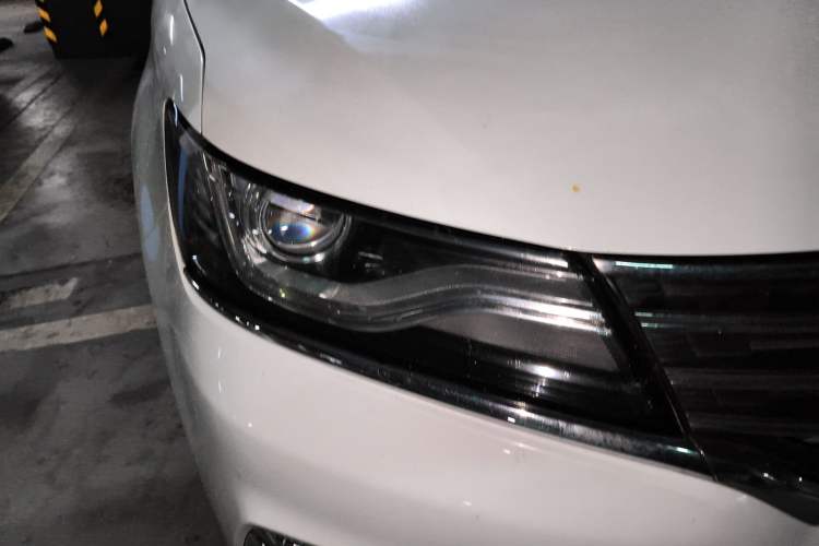 Used Roewe RX5 2018 20T Two-Wheel Drive Manual Flagship Edition Exterior 6