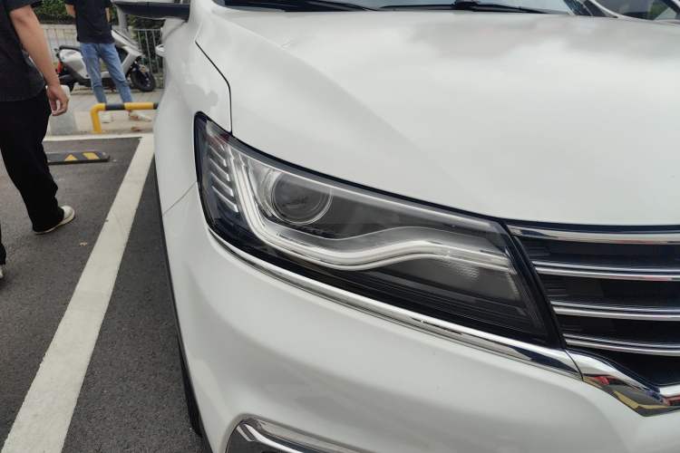 Used Roewe RX5 2018 30T Two-Wheel Drive Automatic Internet Smart Edition Exterior 6