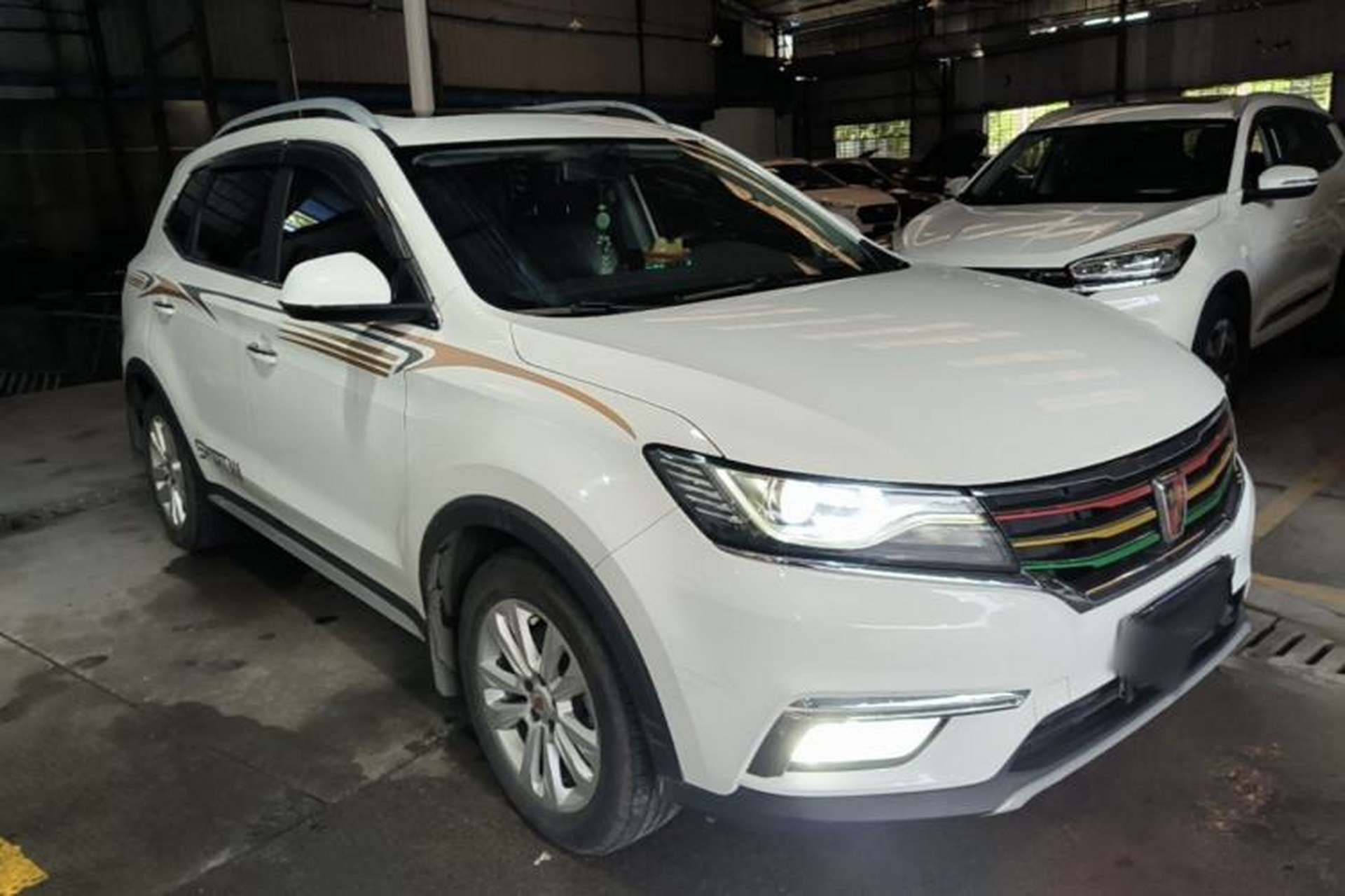 Used Roewe RX5 2018 20T Two-Wheel Drive Automatic Flagship Edition Front Right 45 Deg
