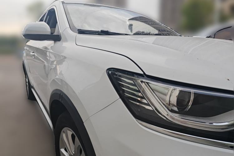 Used Roewe RX5 2018 20T Two-Wheel Drive Automatic Flagship Edition Front Right 45 Deg