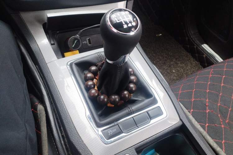 Used Roewe RX5 2018 20T Two-Wheel Drive Manual Flagship Edition Gear Lever