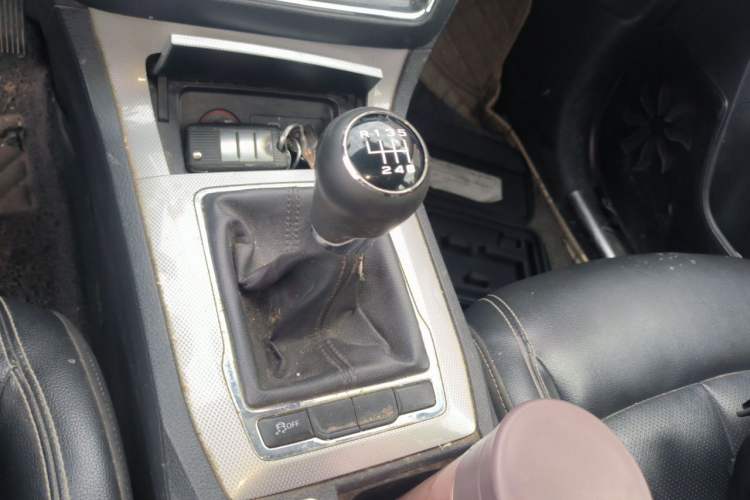 Used Roewe RX5 2018 20T Two-Wheel Drive Manual Internet Smart Edition Gear Lever