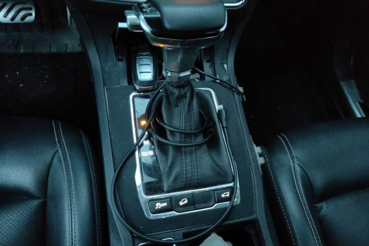 Used Roewe RX5 2018 20T Two-Wheel Drive Automatic Internet Smart Luxury Edition Gear Lever