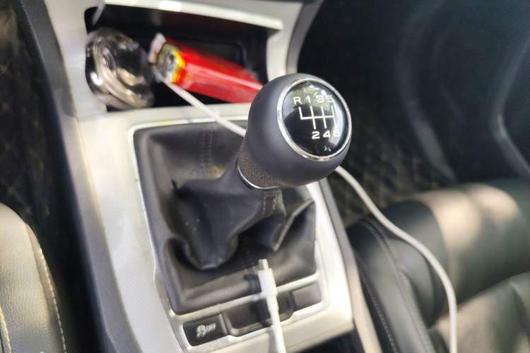 Used Roewe RX5 2018 20T Two-Wheel Drive Manual Flagship Edition Gear Lever