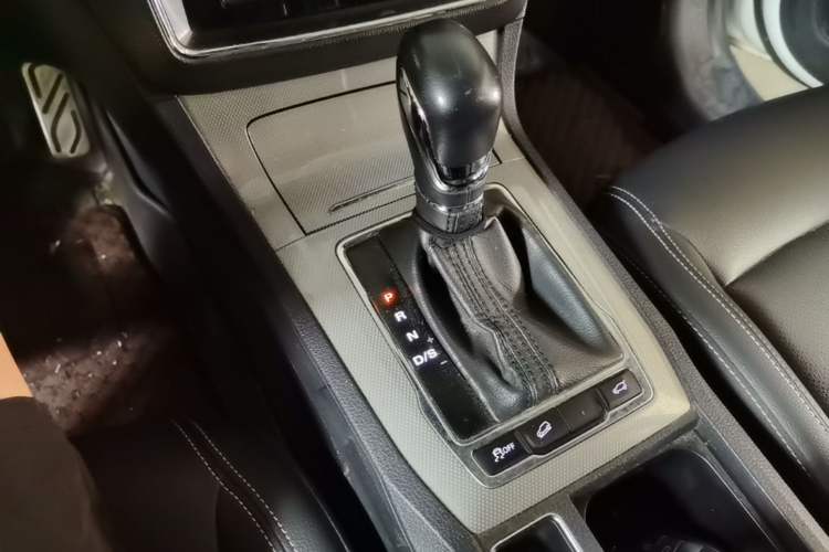 Used Roewe RX5 2018 30T Two-Wheel Drive Automatic Internet Smart Edition Gear Lever