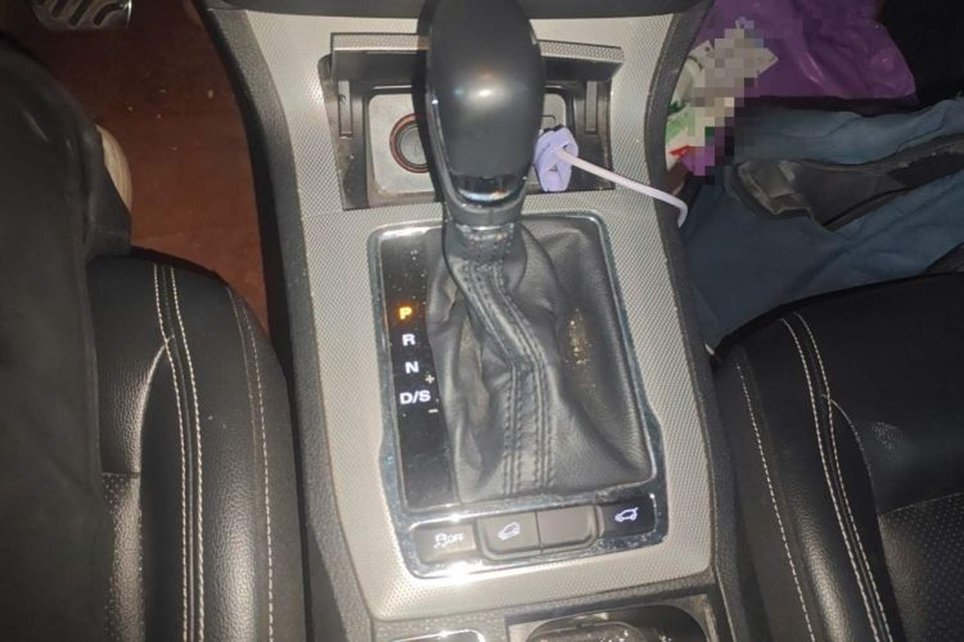 Used Roewe RX5 2018 20T Two-Wheel Drive Automatic Internet Smart Edition Gear Lever