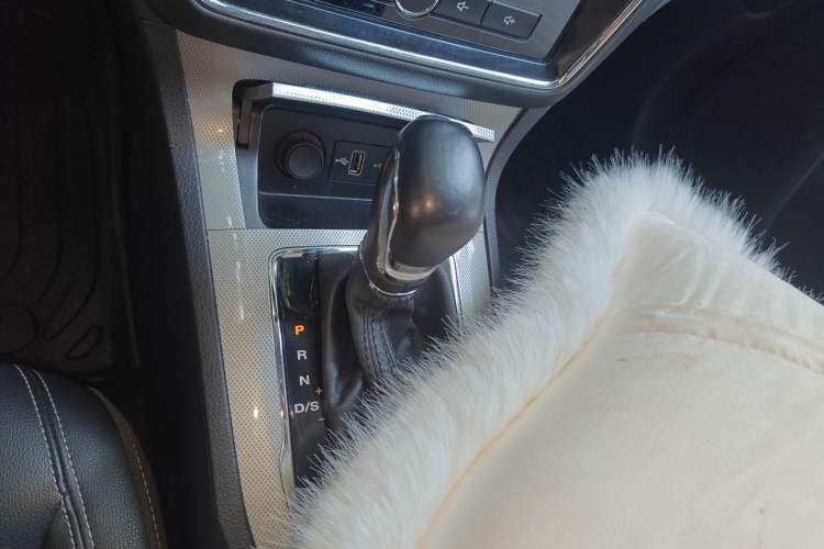 Used Roewe RX5 2018 20T Two-Wheel Drive Automatic Flagship Edition Gear Lever