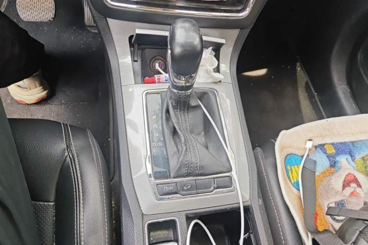 Used Roewe RX5 2018 20T Two-Wheel Drive Automatic Flagship Edition Gear Lever