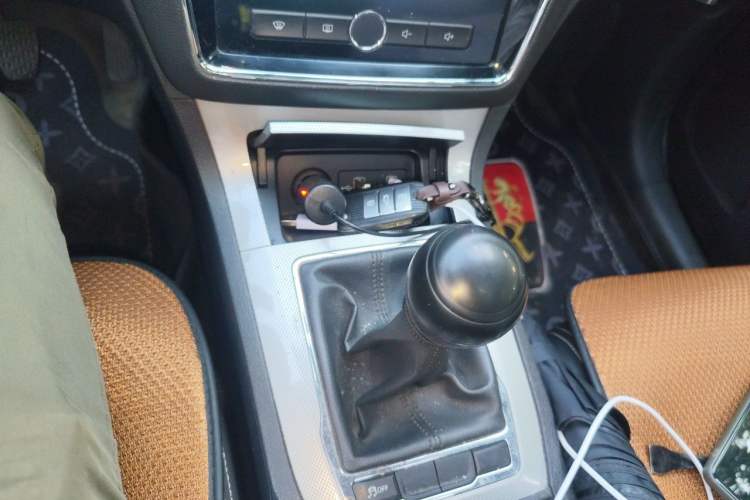 Used Roewe RX5 2018 20T Two-Wheel Drive Manual Internet Elite Edition Gear Lever