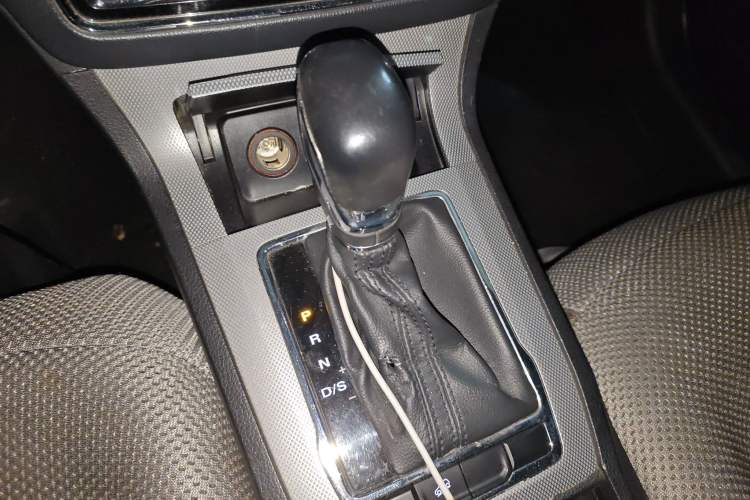 Used Roewe RX5 2018 20T Two-Wheel Drive Automatic Flagship Edition Gear Lever