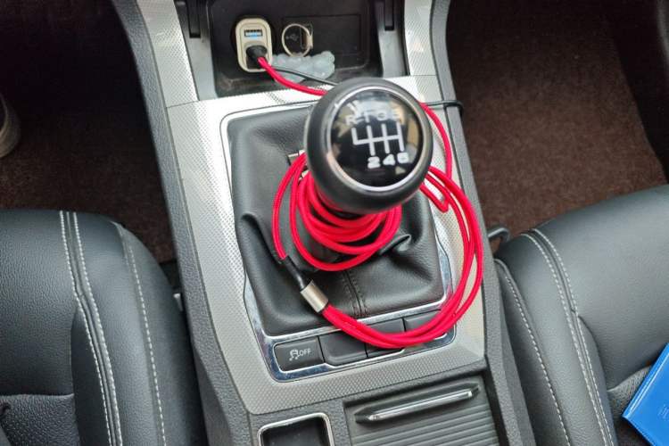 Used Roewe RX5 2018 20T Two-Wheel Drive Manual Flagship Edition Gear Lever