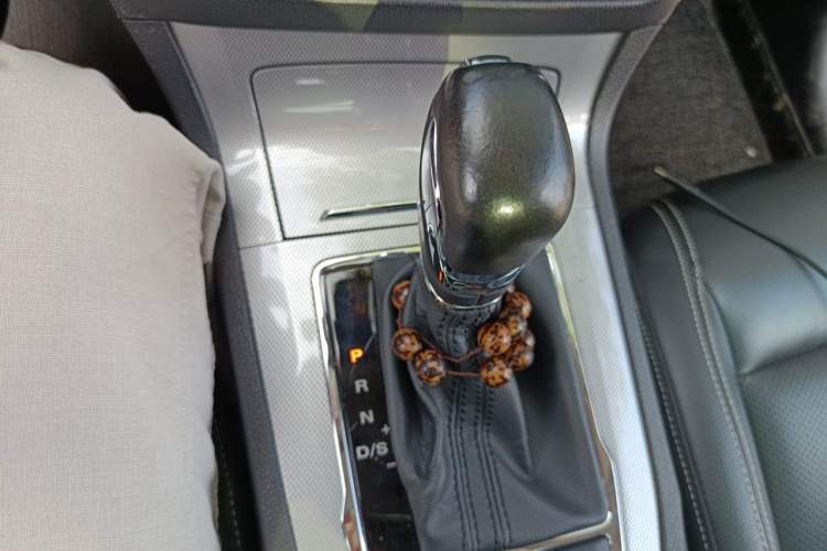 Used Roewe RX5 2018 30T Two-Wheel Drive Automatic Internet Platinum Edition Gear Lever