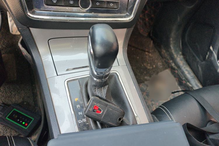 Used Roewe RX5 2018 30T Two-Wheel Drive Automatic Internet Smart Edition Gear Lever