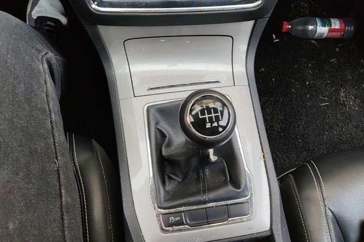 Used Roewe RX5 2018 20T Two-Wheel Drive Manual Internet Elite Edition Gear Lever
