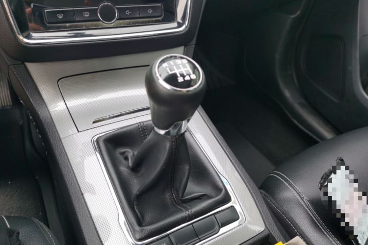 Used Roewe RX5 2018 20T Two-Wheel Drive Manual Internet Smart Edition Gear Lever