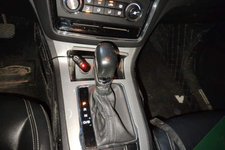 Used Roewe RX5 2018 20T Two-Wheel Drive Automatic Flagship Edition Gear Lever